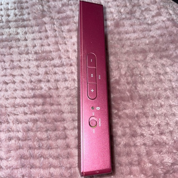 Pink bluetooth speaker - Picture 2 of 3